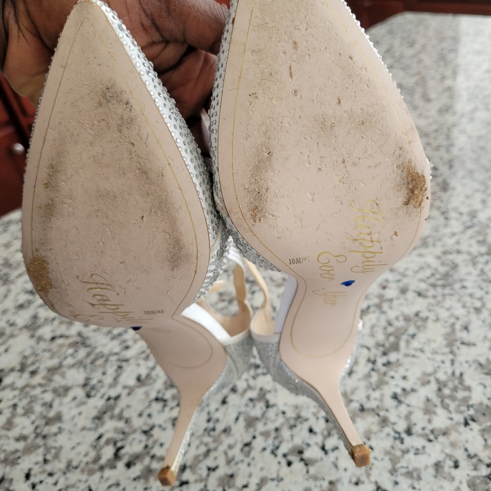 Shoe - Picture 2 of 3